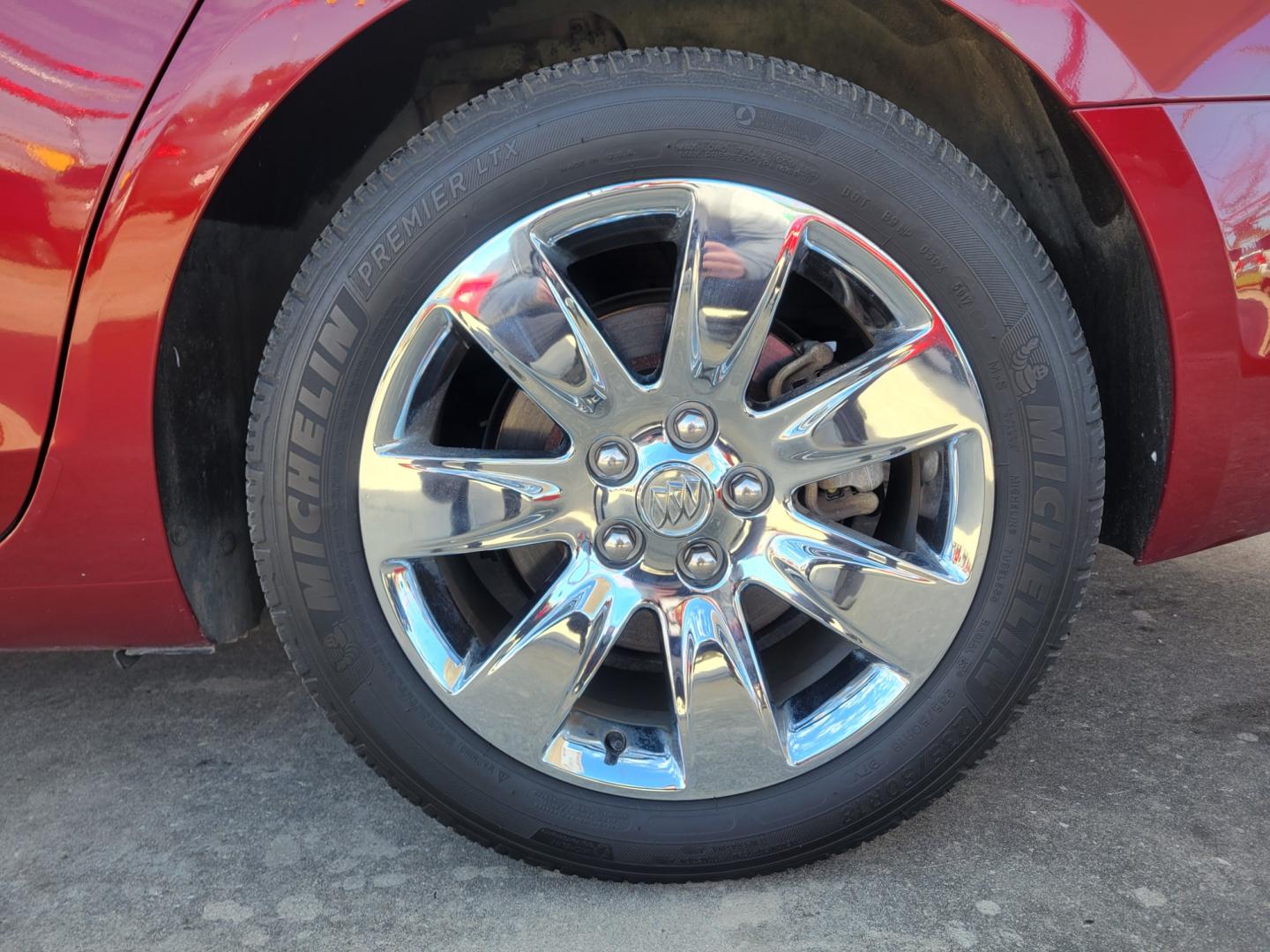 2010 Red Buick LaCrosse CXS (1G4GE5EV9AF) with an 3.6L V6 DOHC 24V engine, 6-Speed Automatic Overdrive transmission, located at 503 West Court, Seguin, TX, 78155, (830) 379-3373, 29.568621, -97.969803 - Photo#8